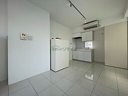 東京メトロ千代田線 明治神宮前駅 徒歩8分の賃貸マンション 3階ワンルームのリビング/ダイニング