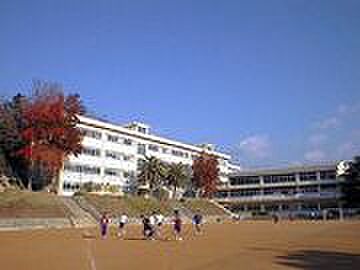 画像19:神戸市立高取台中学校（887m）