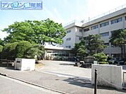 新潟市立青山小学校 889m