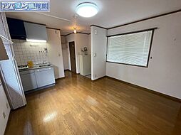 エメラルパークIII 2階ワンルームのリビング/ダイニング
