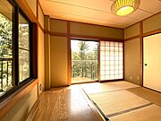 別角度からの二階8畳の和室。