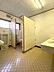 その他：二階右側奥側のドアの先はトイレがございます。