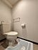 その他：【トイレ】玄関の右手側にトイレがございます。リフォームにてグレードアップされることをおすすめします。