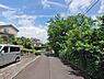 その他：前面道路です、自然が残る周辺環境です。
