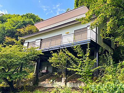 外観:【外観】物件の前に河津桜があります 外観:【外観】物件の前に河津桜があります