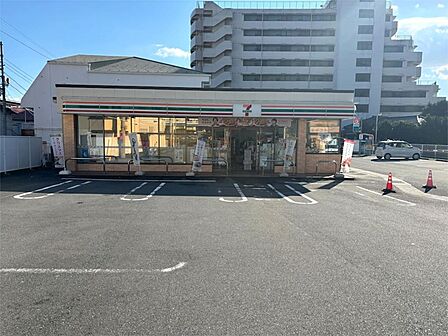 セブンイレブン 伊東猪戸店(819m)