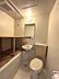 トイレ：【1階トイレ】寝室備え付けのトイレです