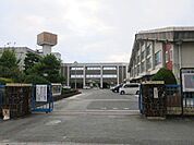 昭栄中学校 700m