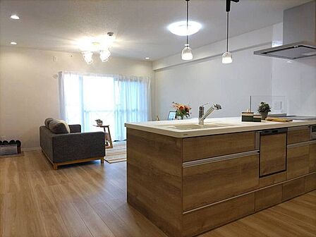 南面バルコニーなので、明るい光が差し込みます