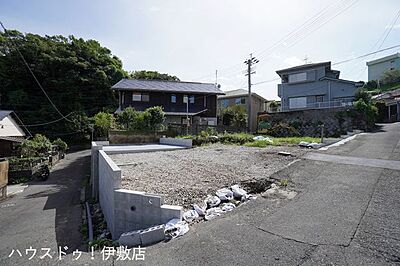 外観:【外観写真】・敷地54.83坪と広々・角地・現況更地 外観:【外観写真】・敷地54.83坪と広々・角地・現況更地