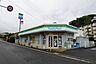 周辺：ファミリーマート 下伊敷店[ファミリーマート 下伊敷店]飲食品、日用品を取扱うコンビニエンスストアー 510m