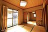 和室：【2F和室6帖×和室6帖】南側に掃き出し窓があり、自然光が入りやすい和室