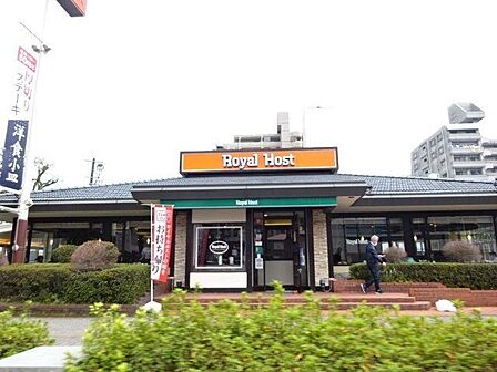 ロイヤルホスト城山店【ロイヤルホスト城山店】鹿児島市城山町にあるレストランです。営業時間 8:00~23:00駐車場あり(45台) 180m