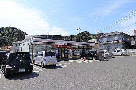 セブンイレブン鹿児島原良店【セブンイレブン鹿児島原良店】コンビニエンス ストアのチェーン。軽食や飲み物をはじめ、売店で扱うさまざまな商品を用意。 310m