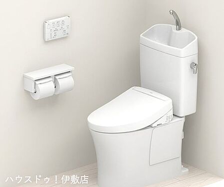 【トイレ】TOTO製のトイレに新調予定。温水洗浄便座のトイレです※パースにより実際とは色見が異なる場合があります