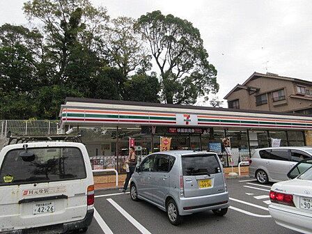 セブンイレブン 鹿児島池之上町店【セブンイレブン鹿児島池之上町店】コンビニエンス ストアのチェーン。軽食や飲み物をはじめ、売店で扱うさまざまな商品を用意。 1050m