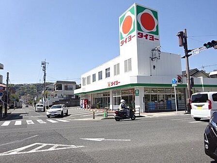 タイヨー清水店【タイヨー清水店】は、鹿児島市清水町14-33に位置する清水馬場通り近くのスーパーです。取扱品目は主に「生鮮食品・日配品・一般食品・日用雑貨・お酒」です。 440m