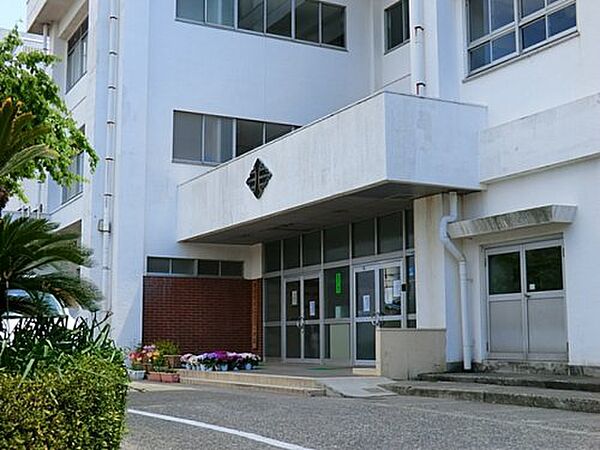 画像24:【小学校】横須賀市立衣笠小学校まで925ｍ