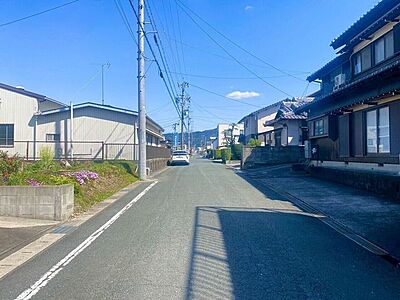 外観:前面道路含む現地写真 外観:前面道路含む現地写真