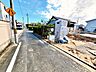 外観：前面道路含む現地写真