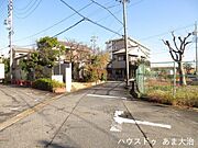 高速インターや幹線道路にほど近い鎌須賀エリアです。お車でのお出かけや、市バスを利用してのお出かけも楽しめるエリアです。