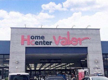 ホームセンターバロー桃花台店【駐車場も広く、日用品からDIY用品・園芸用品まで幅広くそろう便利な店舗。桃花台エリアの暮らしを支える身近なホームセンターです。】 250m