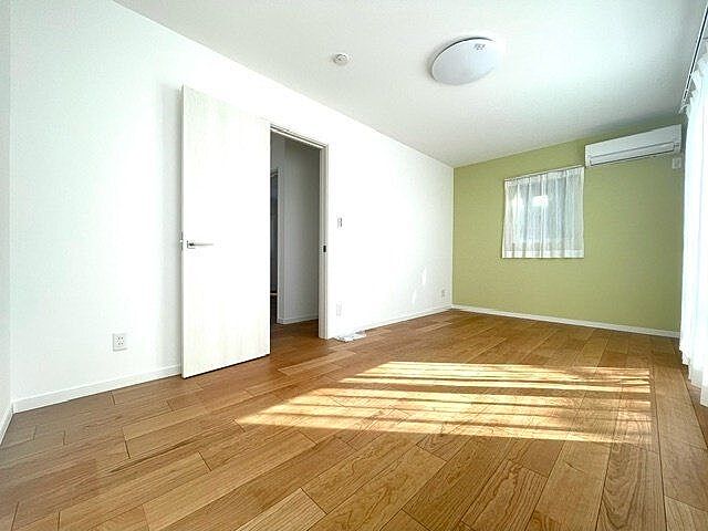 寝室 香南市野市町父養寺