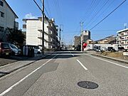 東から西に向かって