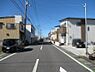 外観：前面道路含む現地写真