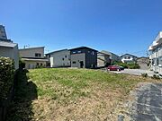 進入路からの全景。写真奥が西です。