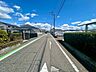 外観：前面道路含む現地写真