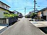 外観：前面道路含む現地写真