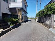 南側道路　東から西