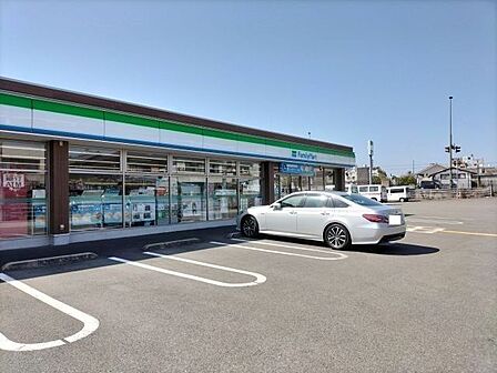 ファミリーマート 高知北本町店 650m