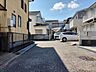 外観：西側道路 東から西方向