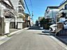 外観：北側道路 西から東方向