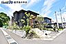外観：南西角地で日当り良好！周辺も新築が立ち並ぶ住宅地で住環境も良好です♪