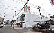 タイヨー新上橋店【タイヨー新上橋店】は、鹿児島市鷹師2丁目6番2号に位置する中ノ馬場通り近くのスーパーです。取扱品目は主に「生鮮食品・日配品・一般食品・日用雑貨・衣料品・お酒」です。駐車場がありま…