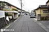 外観：【前面道路】西向きの前面道路です！交通量の少ない静かな住環境です♪紫原小学校まで徒歩3分！