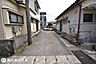 外観：前面道路含む現地写真