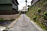 外観：【前面道路】南西側敷地へ入る前面道路です！
