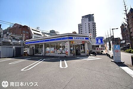 【ローソン照国神社前店】鹿児島市照国町にあるコンビニです。設備・サービス ATM、お酒、タバコ、FAX、コピー、写真プリント、MACHI cafe、Wi-Fi、まちかど厨房 30m