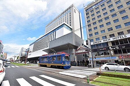 【センテラス天文館】鹿児島市千日町にある複合施設です。2022年4月にオープンした大型複合施設です。商業施設、天文館図書館、オフィス、多目的ホール、ホテル、レストランなど 440m