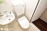 トイレ：【トイレ】ユニットバス内のトイレです！洗浄便座機能付きです♪