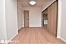 洋室：【洋室】7.2帖の洋室です！リビングに隣接したお部屋です！奥行きのあるウォークインクローゼット付き♪