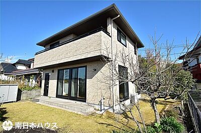 外観：北東向き道路【敷地面積319.61m2(96.68坪)】駐車2台！即日ご内覧可能です♪