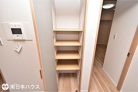 【リビング収納】可動棚付きの収納です！