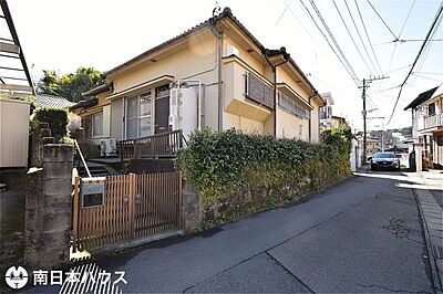 外観：北向き道路【敷地面積226.18m2(68.41坪)】建築条件なし！建物解体渡しです♪