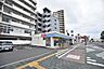 周辺：【ローソン大門口店】鹿児島市松原町にあるコンビニです。設備　ATM、お酒、タバコ、FAX、コピー、写真プリント、MACHIcafe(コーヒー)、Wi-Fi、まちかど厨房、駐車場、ソフトアイス 360m