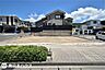 外観：【外観】令和8年7月25日　撮影西角地で日当たり良好な敷地！小中学校まで徒歩10分圏内で通学も安心♪